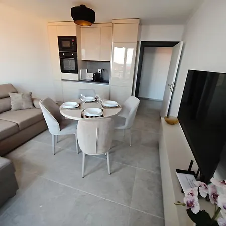 Apartment Panoramic Sea View - Balcony - Close To & Center - Free Parking